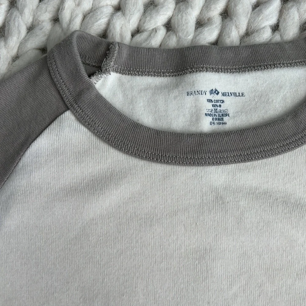 Brandy Melville tee - Picture 3 of 3